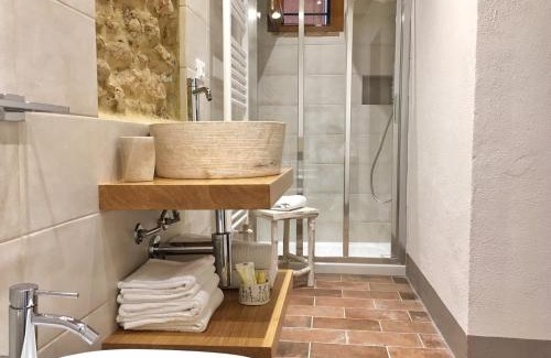 Montescudaio House | Le Camere Del Borgo