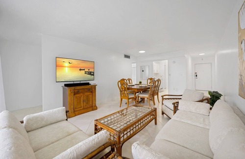 Sunny Isles Beach Condo | LE CARTIER 517