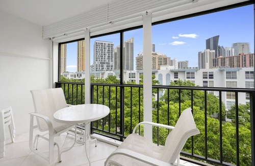 Sunny Isles Beach Condo | LE CARTIER 517