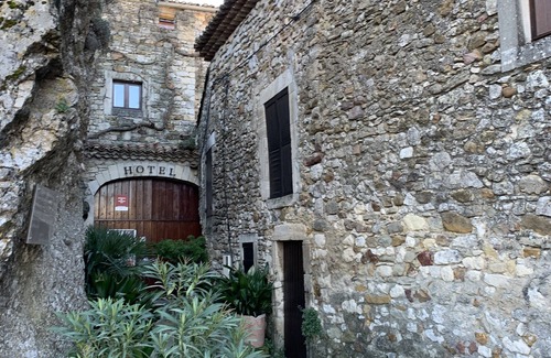 Aigueze House | Le Castélas