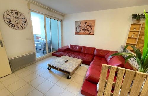 Les Chutes Lavie Apartment | Le Caviste Proche gare Centre-Ville Wifi-Netflix