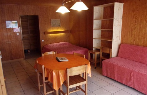 Besse-et-Saint-Anastaise Apartment | Le Champbourguet