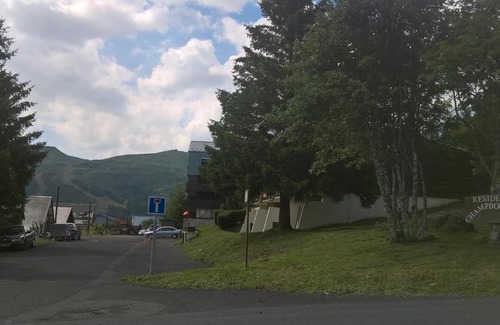 Besse-et-Saint-Anastaise Apartment | Le Champbourguet