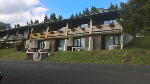 Besse-et-Saint-Anastaise Apartment | Le Champbourguet