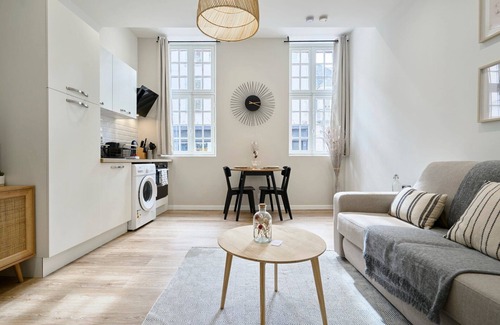 Old Town Apartment | Le Champenois*Central*Gare*WiFi*1*Mon Groom