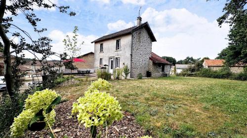 Saint-Mathieu House | Le charron