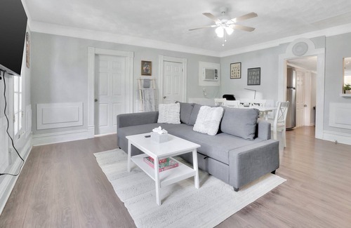 Hyde Park Apartment | Le Chateau on Bayshore