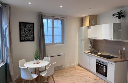 Dammartin-en-Goele Apartment | « Le City » proche aéroport CDG, Parc Astérix, Disney,