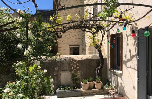 Rochegude House | Le Clos de l'Apparent