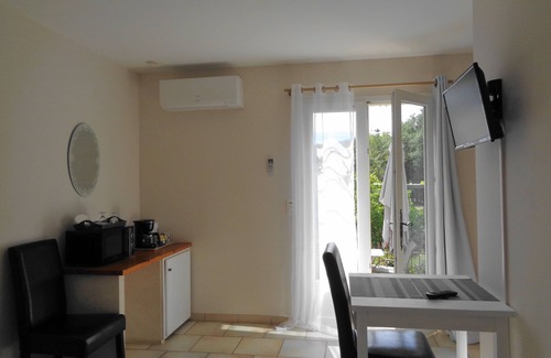 Lacoste Bed & Breakfast | Le Clos des Lavandes- air conditionned Charme double Luberon-Terrasse-Lacoste