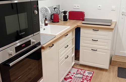 Sainte-Genevieve-des-Bois Apartment | Le Cocon Cosy is a 5-minute walk from the station.