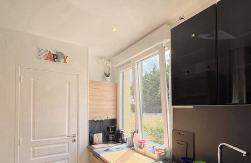 Montreuil Apartment | Le Cocon, magnificent studio, private garden and parking near Paris and Disney