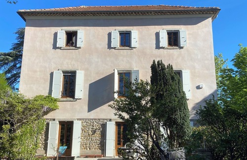 Les Vans House | Le Colombier D'antan : Spacieuse Propriété à 5min à Pied de Tout : -)