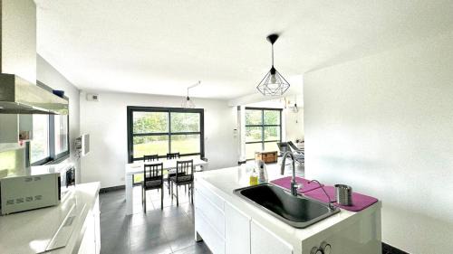 Vernon Villa | Le confort contemporain dans un écrin de verdure