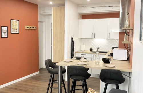 Provins Apartment | Le Constantin Charm & Comfort in the City Center