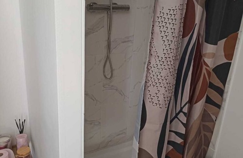 Saint-Maurice-de-Beynost Apartment | Le Cosy chic