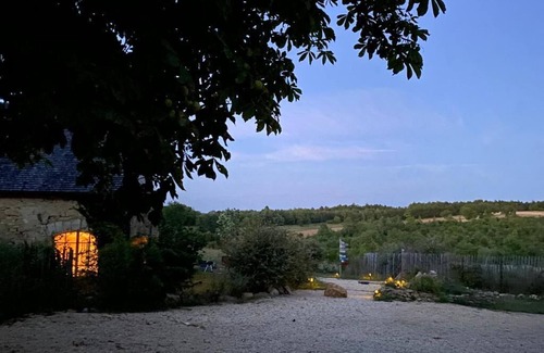 Salignac-Eyvignes Cottage | Le Cottage des Acacias - un Logis Nature, une Piscine Naturelle et des Animaux!