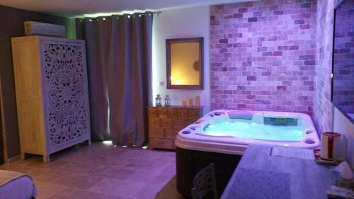 Cornillon-Confoux Hotel | Le Devem De Mirapier