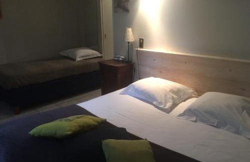 Cornillon-Confoux Hotel | Le Devem De Mirapier