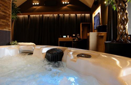 Jouey Hotel | Le Domaine des Prés Verts Suites & Chambres avec Jacuzzi Privatif
