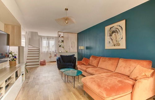 Saint-Quentin-en-Yvelines House | Le Flower : Maison Accueillante et Calme. Vous Serez au Petit