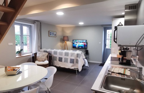 Mont-Dol Cottage | Le Fournil-Gîte-Apartment-Ensuite with Bath