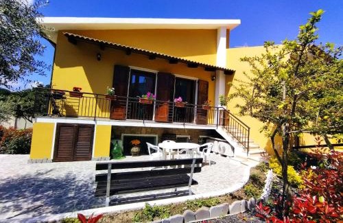 Cossoine Apartment | Le fresie