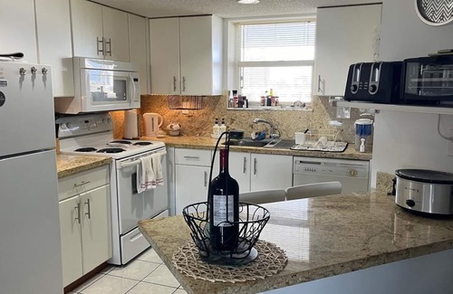 Sunny Isles Beach Condo | Le Frontenac Apt 610. 3 min. away from the Beach! Located in Sunny Isles Beach