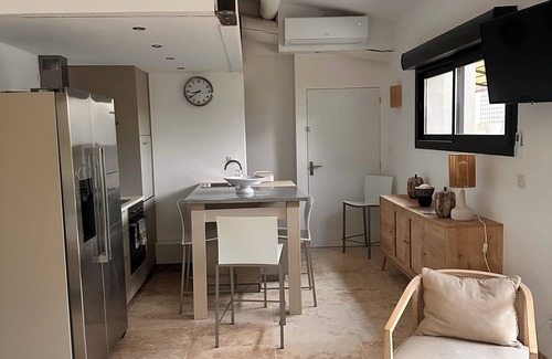 Uzes Apartment | "Le Gîte D'hamih" Uzès a Pied, Piscine, Jardin, Aire de Jeux Pour Enfants