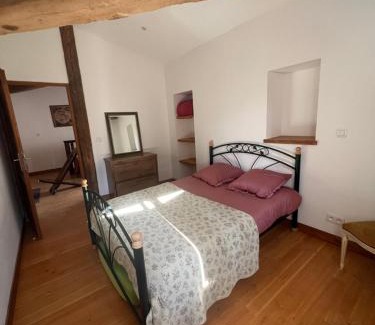 Claveisolles House | Le gîte du château