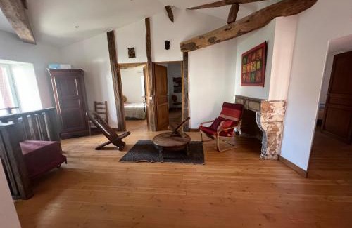 Claveisolles House | Le gîte du château