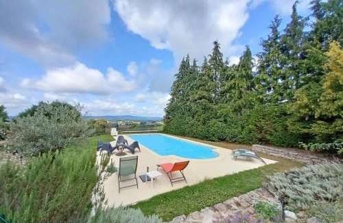 Bourganeuf House | Le gîte du mas avec piscine