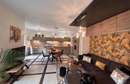 Lanton House | Le Gahignon