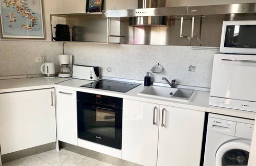 Menton Apartment | Le Garavan: Terrasse Sud, Jardin,piscine Privée,500m des Plages par Chemin Privé