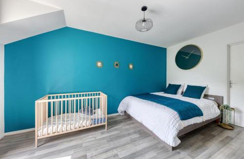 Cergy Apartment | LE GARDEN - 4 Chambres-8 Personnes Idéal PRO-famille-amis-Wifi-Parking-jardin-terrasse