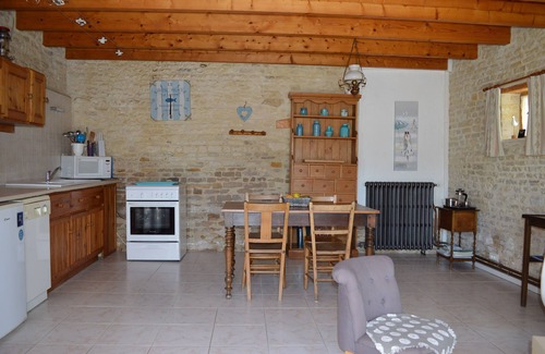 Saint-Pierre-d'Amilly House | Le Gite 5 Barnowl Pour 4 Personnes Dans un Complexe de 6 Gîtes Vous Attend