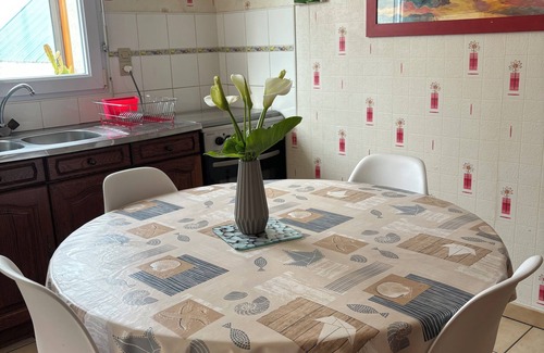 Plounevez-Lochrist House | Le Gite de la Baie du Kernic - 700 m from the sea - 150 m from the GR34 -