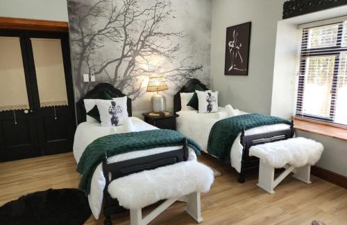 Malmesbury Apartment | Le Graan Guestroom