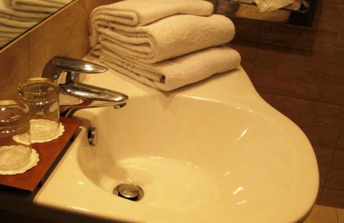 La Rochette Hotel | Le Grand Monarque