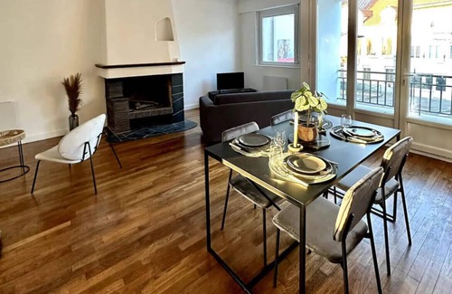 Brequerecque Apartment | Le Grey Spacieux Avec Balcon. Proche du Centre et de la Plage