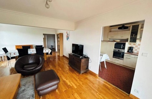 Quartier Malherbe Apartment | Le haie vigné, large quiet apartment close to town center