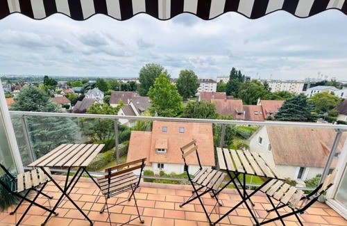 Quartier Malherbe Apartment | Le haie vigné, large quiet apartment close to town center