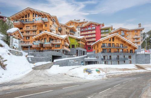 Arc-1950 Apartment | Le Hameau des Oursons