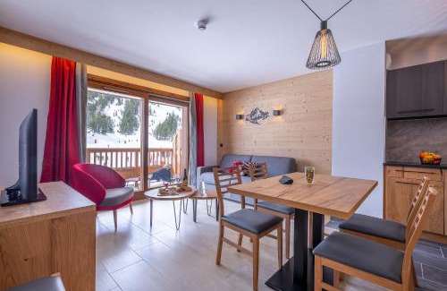 Arc-1950 Apartment | Le Hameau des Oursons