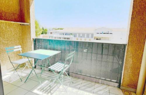 Martigues Apartment | Le Havre de Ferrieres - free Parking - WiFi - Cuisine