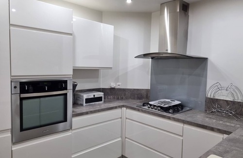 Camaret-sur-Mer Apartment | Le Homard, convivial apartment with garden