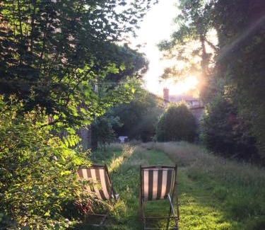 Saint-Leonard-de-Noblat Bed & Breakfast | Le Jardin des Lys