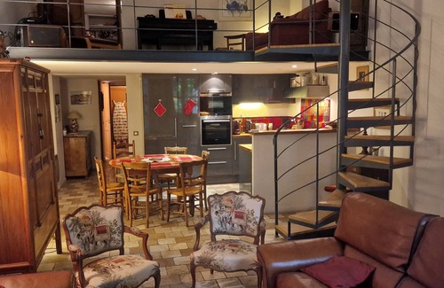 Couronne Urbaine Apartment | Le Jardin secret, unique and quiet apartment with garden in the center of town