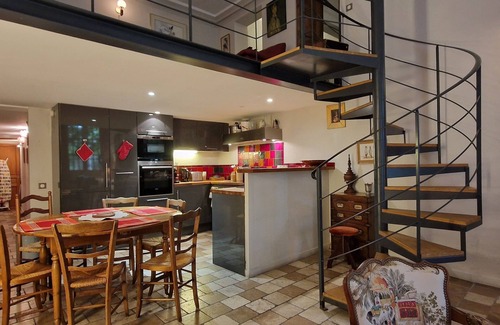 Couronne Urbaine Apartment | Le Jardin secret, unique and quiet apartment with garden in the center of town