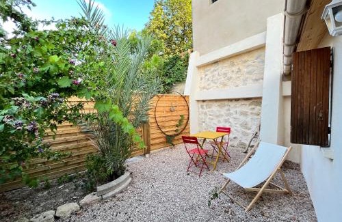 Aiguerelles Apartment | Le Jardinet - Small garden in town